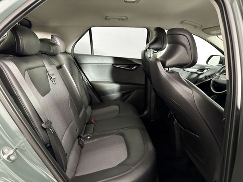 Used 2023 Kia Niro EX w/ EX Cold Weather Package FWD image 33