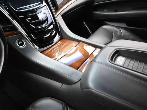 Used 2019 Cadillac Escalade Luxury RWD image 17
