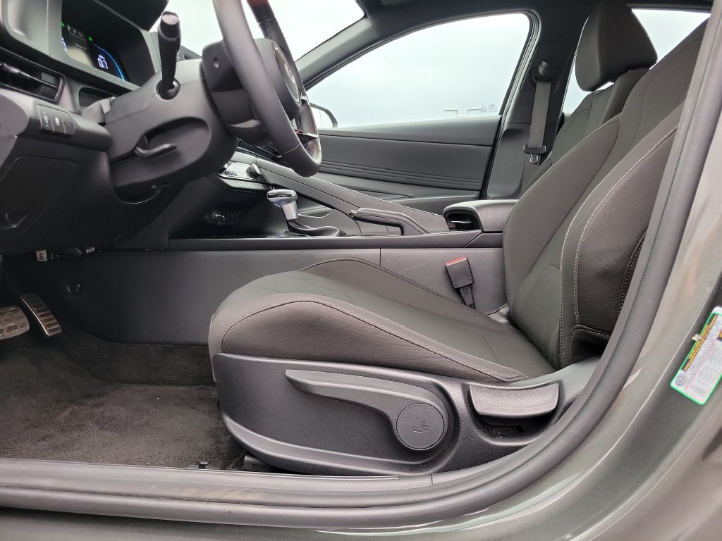 Used 2026 Hyundai Elantra Sport FWD image 19