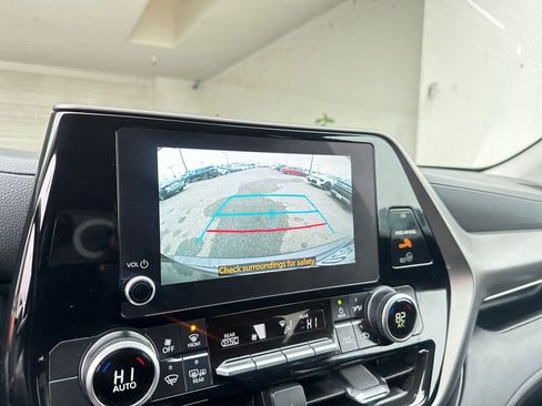Used 2025 Toyota Highlander LE image 18