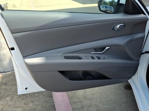 New 2026 Hyundai Elantra SE FWD image 21