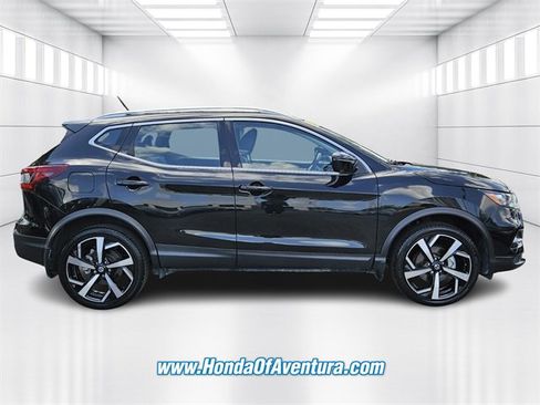 Used 2022 Nissan Rogue Sport SL image 2