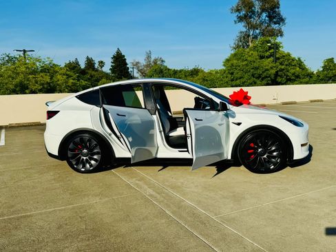Used 2023 Tesla Model Y Performance AWD/4WD image 40