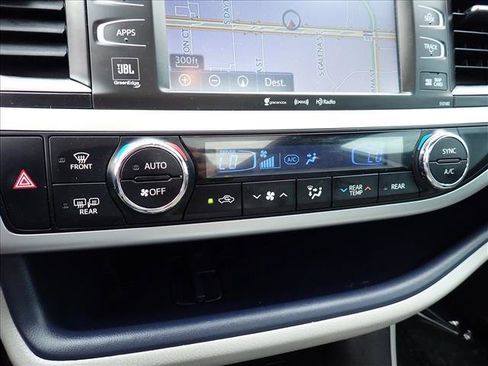 Used 2018 Toyota Highlander Limited Platinum AWD/4WD image 26
