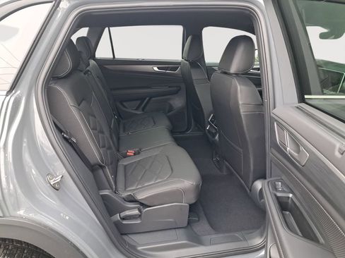 New 2025 Volkswagen Atlas Cross Sport SE AWD/4WD image 16