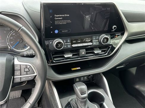 Used 2023 Toyota Highlander Bronze Edition image 12