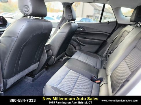 Used 2025 Chevrolet Trax LT w/ Driver Confidence Package image 16