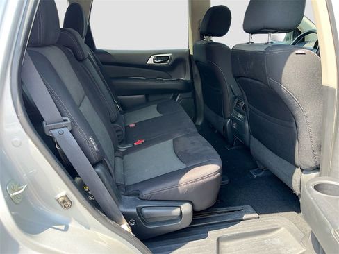 Used 2018 Nissan Pathfinder SV image 25