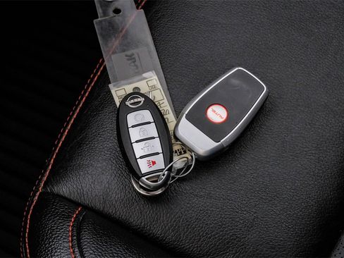 Used 2024 Nissan Titan PRO-4X w/ Pro-4x Convenience Package image 68