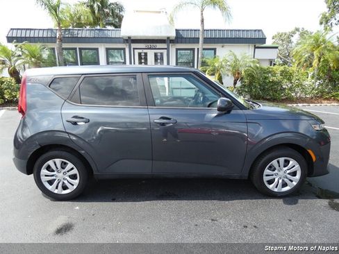 Used 2020 Kia Soul LX FWD image 2