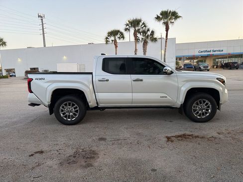 Used 2024 Toyota Tacoma Limited w/ Limited Package (LT) image 6
