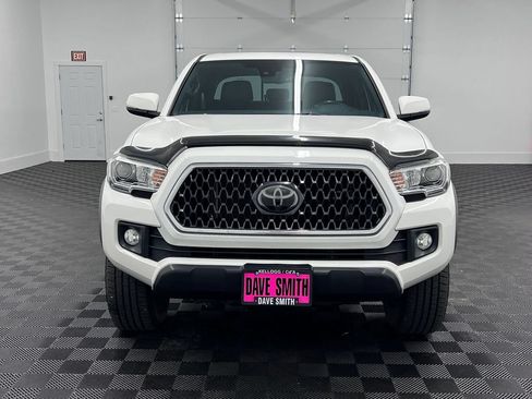 Used 2018 Toyota Tacoma TRD Off-Road AWD/4WD image 6