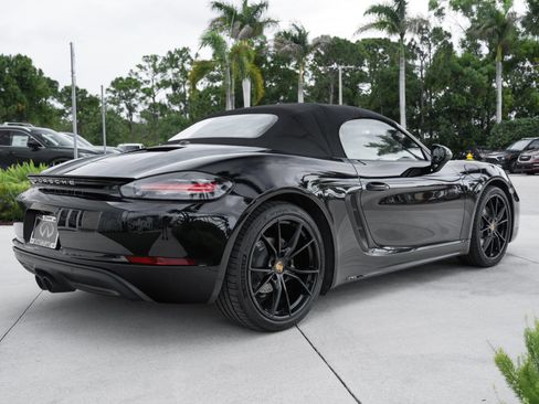 Used 2021 Porsche 718 Boxster RWD image 11