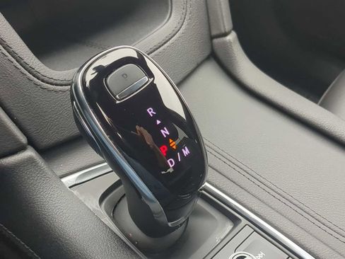 Used 2025 Cadillac XT6 Luxury image 22