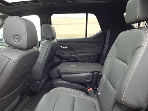 Used 2023 Chevrolet Traverse LT w/ LT Premium Package image 26