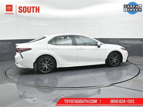 Used 2023 Toyota Camry SE w/ Cold Weather Package image 3