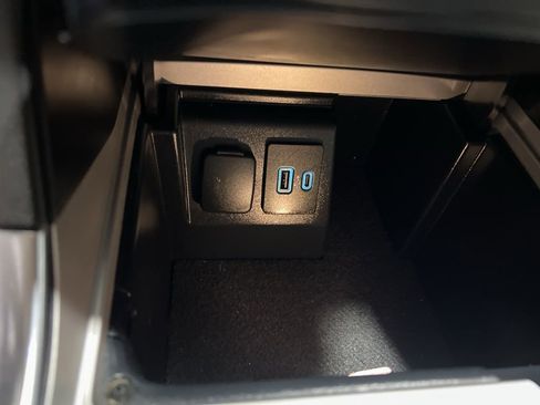 Used 2023 Ford Explorer Limited image 31