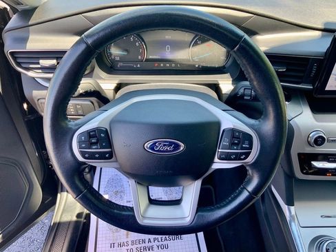 Used 2022 Ford Explorer XLT w/ Equipment Group 202A AWD/4WD image 22