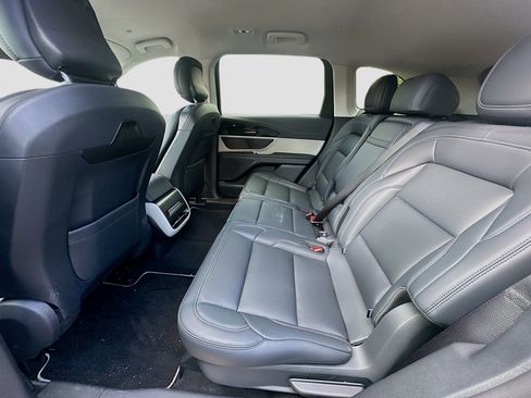 Used 2025 Lincoln Nautilus Premier image 22