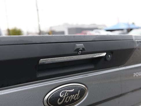 Used 2022 Ford F250 Lariat w/ Black Appearance Package image 15