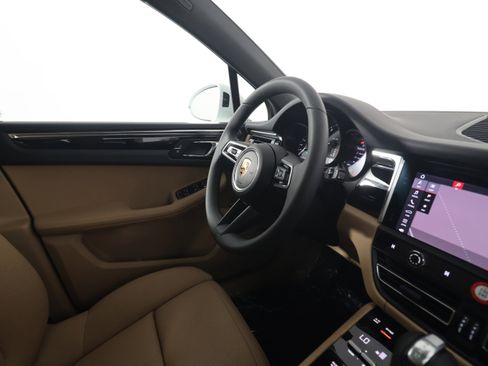 New 2026 Porsche Macan image 12