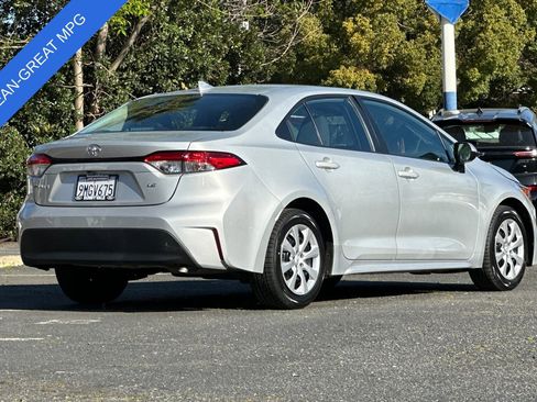 Used 2024 Toyota Corolla LE image 4
