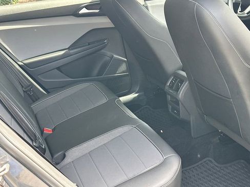 Used 2022 Volkswagen Taos SE w/ IQ.Drive SE Package image 31