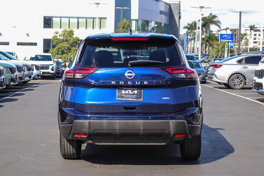 Used 2025 Nissan Rogue SV AWD/4WD image 5