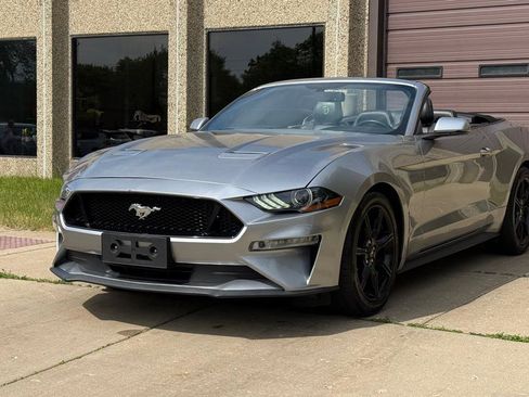 Used 2020 Ford Mustang Premium RWD image 3
