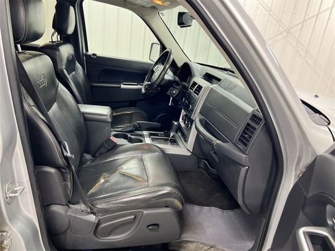 Used 2010 Jeep Liberty Limited image 21