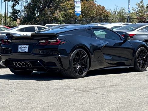 Used 2024 Chevrolet Corvette Z06 RWD image 4