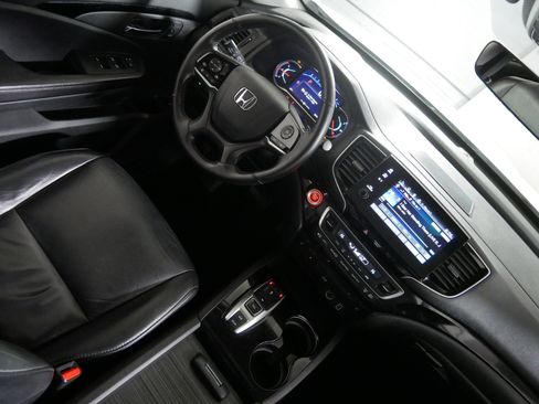 Used 2019 Honda Pilot Touring image 9