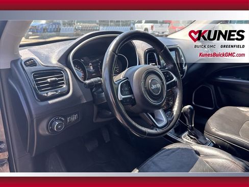 Used 2018 Jeep Compass Limited w/ Navigation Group AWD/4WD image 18