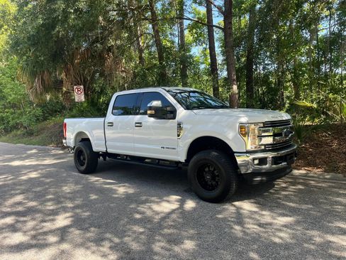 Used 2019 Ford F250 XLT AWD/4WD image 2