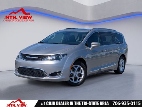 Used 2018 Chrysler Pacifica Touring-L Plus w/ Tire & Wheel Group FWD image 1