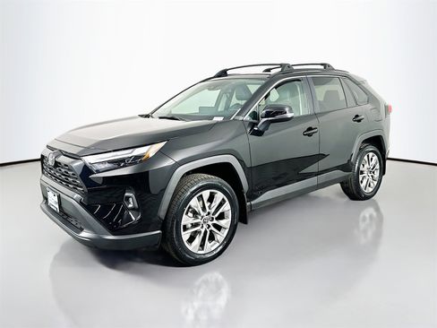 Certified 2023 Toyota RAV4 XLE Premium image 3