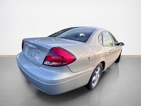 Used 2004 Ford Taurus SE image 4