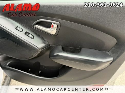 Used 2012 Hyundai Tucson GL image 14