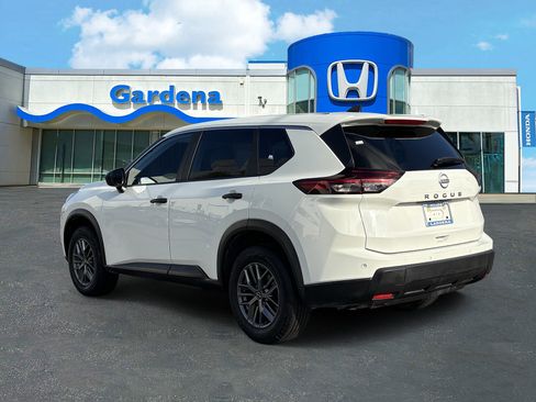 Used 2024 Nissan Rogue S FWD image 4