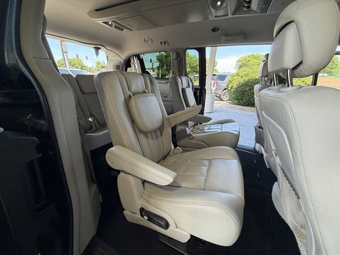 Used 2015 Chrysler Town & Country Touring w/ Driver Convenience Group FWD image 14