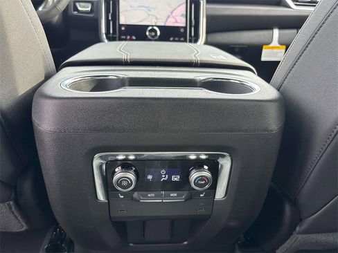 New 2026 GMC Yukon Elevation image 8