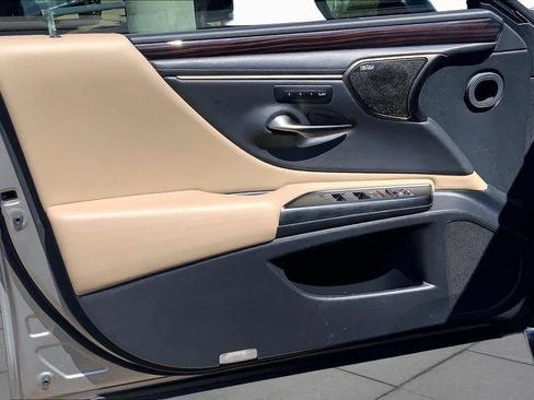 Used 2020 Lexus ES 350 Ultra Luxury w/ Accessory Package 2 FWD image 22