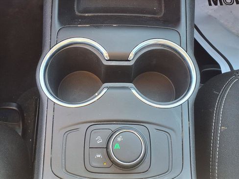 Used 2023 GMC Terrain SLE image 12