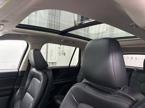 Used 2024 Lincoln Aviator AWD w/ Premium Package image 35