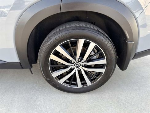 Used 2024 Nissan Pathfinder Platinum w/ Cargo Package image 6