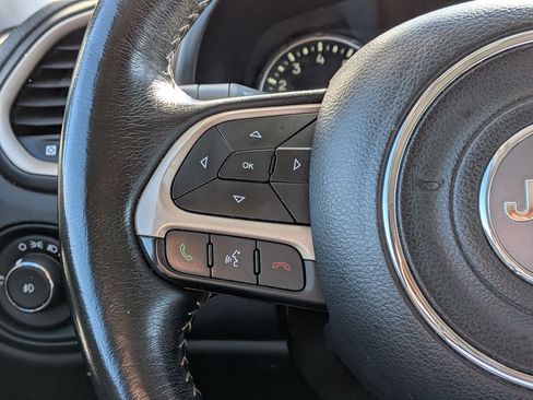 Used 2017 Jeep Renegade Limited image 17