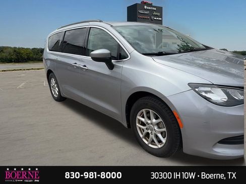 Used 2020 Chrysler Voyager Lxi image 6
