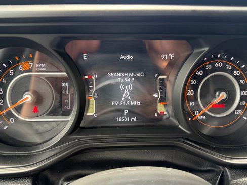 Used 2025 Jeep Wrangler Sahara AWD/4WD image 21