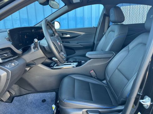 Used 2025 Buick Envista Sport Touring image 24