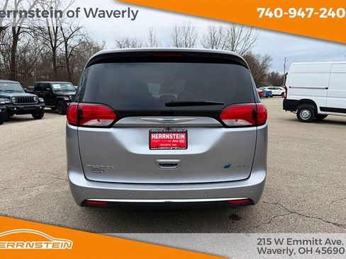 Used 2018 Chrysler Pacifica Limited w/ Advanced Safetytec Group image 27